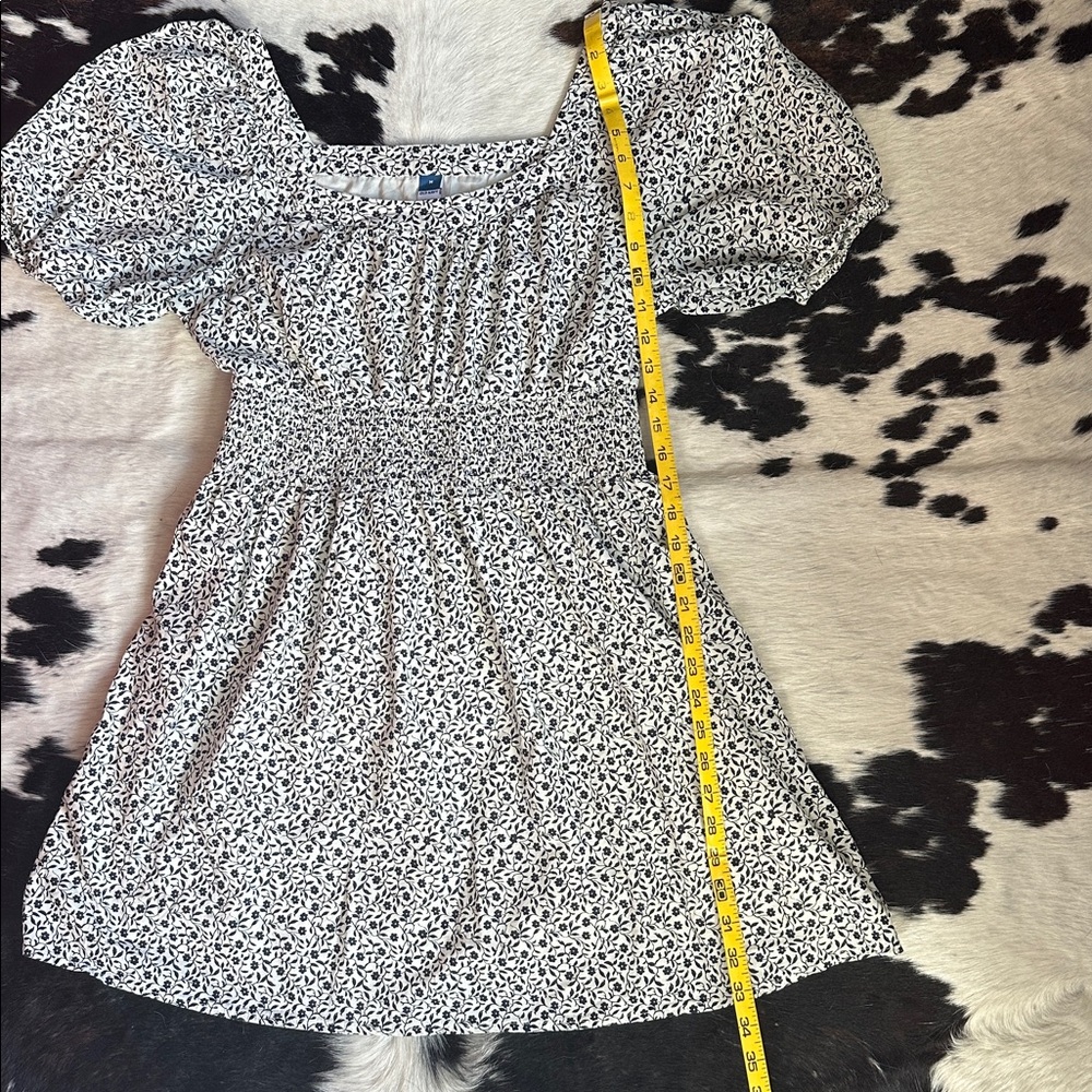 Black and White Floral Mini Dress with Empire Sleeves Size Medium Old Navy - Picture 5 of 8